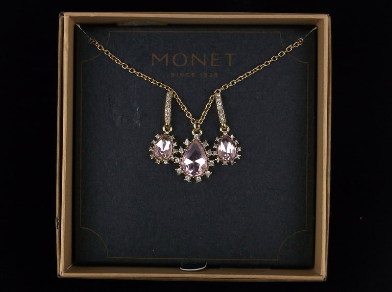 New Boxed Monet Rhinestone Necklace Earrings Set 20" (1 of 2)