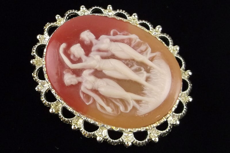 Mint Vintage 1960s 3 Lady Cameo Brooch Large: Mint Condition, In Like New Condition, Perfect