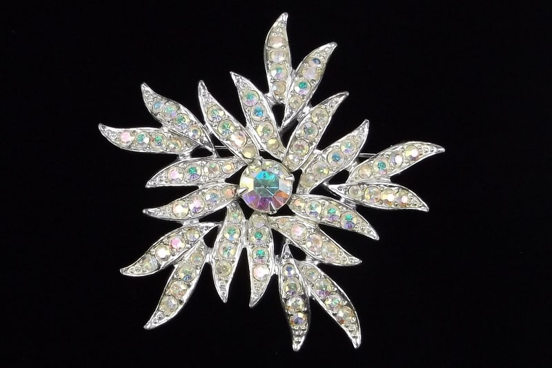 New 1950s Sarah Coventry Aurora Borealis Rhinestone Brooch: new condition