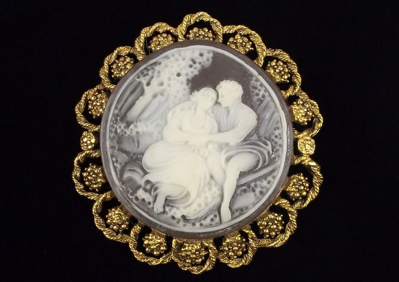 Big Mint Vintage 1960s Cameo Brooch: Mint Condition, In Like New Condition, Perfect