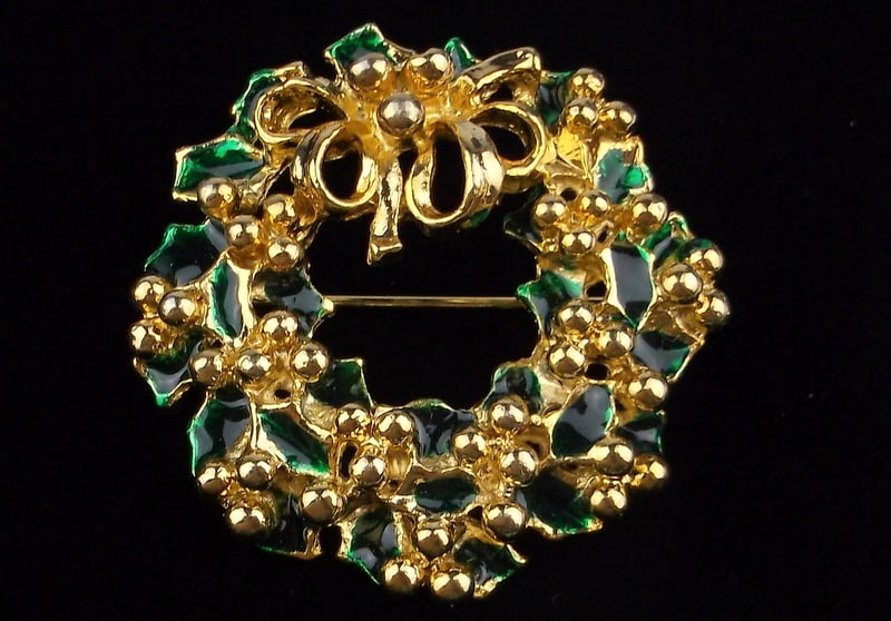 Mint Vint Designer Enameled Christmas Wreath Brooch (1 of 2)