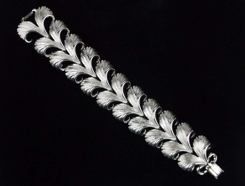 New Vintage 1960s Lisner Bracelet 7": new condition