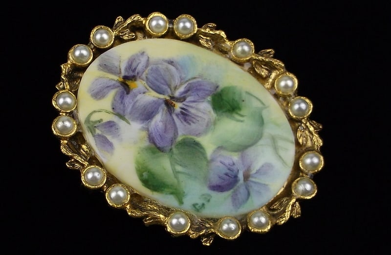 Mint Vintage 1960s Hand Painted Flower Cameo Brooch: Mint Condition, In Like New Condition, Perfect