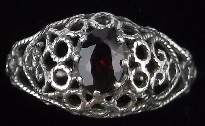Stunning Vintage Sterling Silver Garnet Ring 7 (1 of 3)