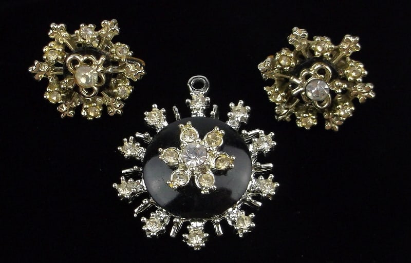 Stunning Vintage 1950s Rhinestone Brooch Earrings Set (1 of 2)