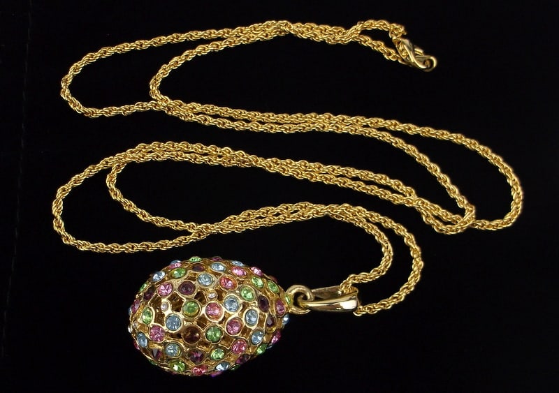 New Vintage Big Rhinestone Egg Necklace 30": new condition