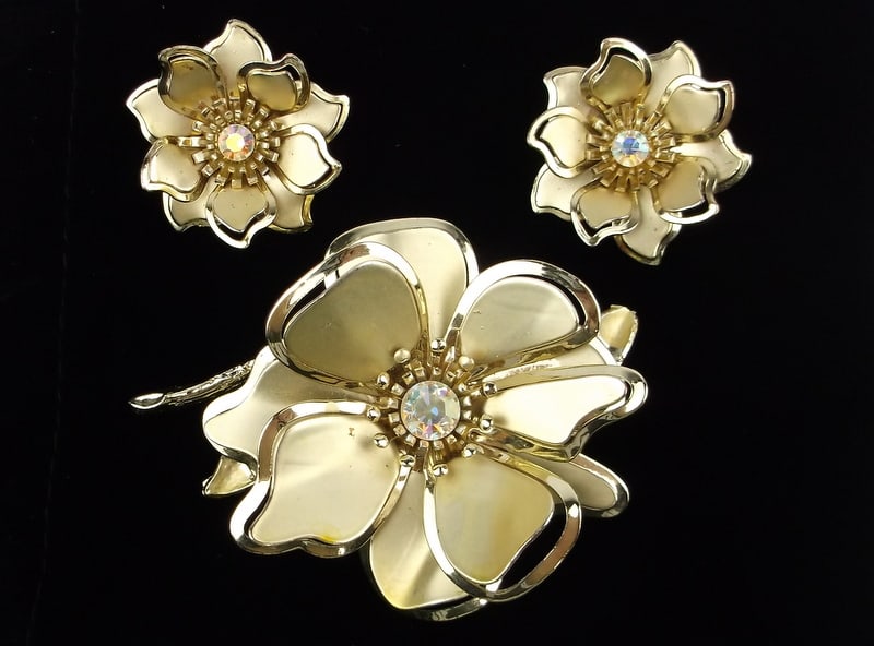 Stunning Big 1960s Aurora Borealis Rhinestone Brooch Earrings: excellent condition