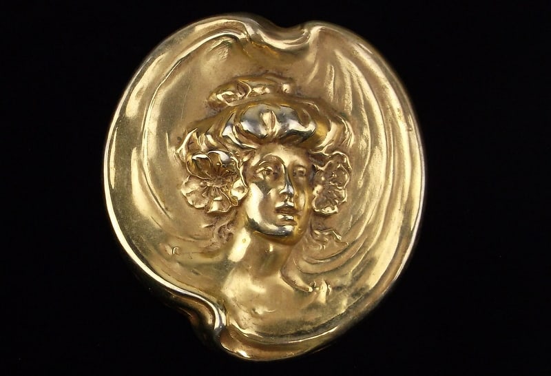 Big Gorgeous Antique Repousse Cameo Brooch: beautiful condition