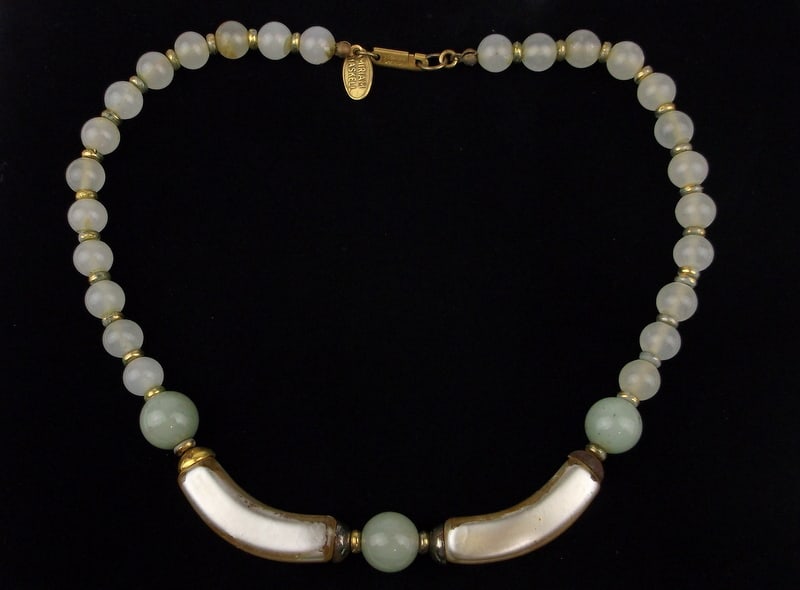 Beautiful Antique 1940s Miriam Haskell Lucite Necklace 14" (1 of 3)