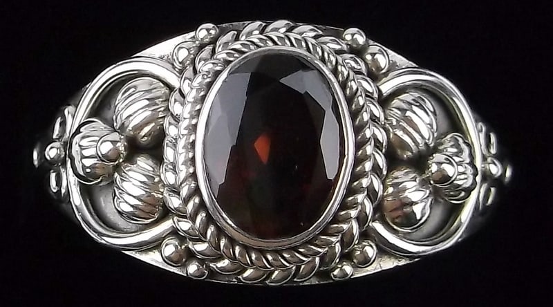 New Vintage Thick Bali Sterling Silver Garnet Ring 9 Heavy: Solid Sterling Silver Guaranteed, in Brand New Never Worn Condition.