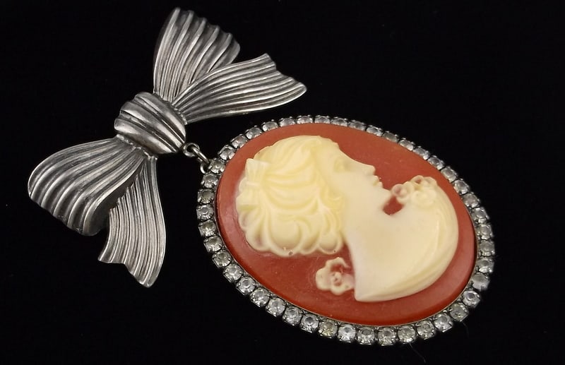 Mint Vintage 1960s Big Cameo Rhinestone Sway Brooch: Mint Condition, In Like New Condition, Perfect