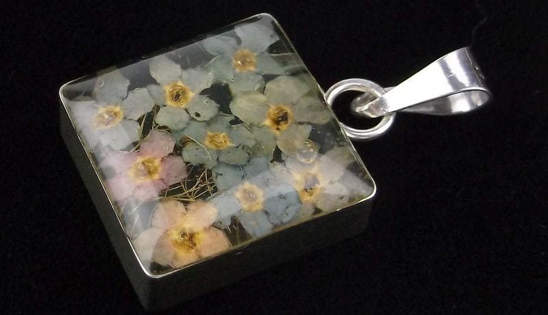 Mint Vintage Sterling Silver Real Flowers Pendant: Guaranteed Solid 925 Sterling Silver, in Excellent Condition