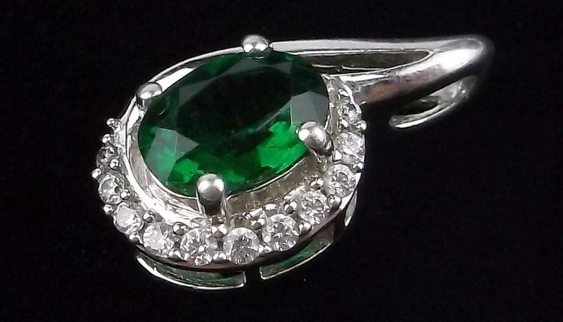 Mint Vintage Designer Sterling Silver Green Stone Pendant (1 of 2)