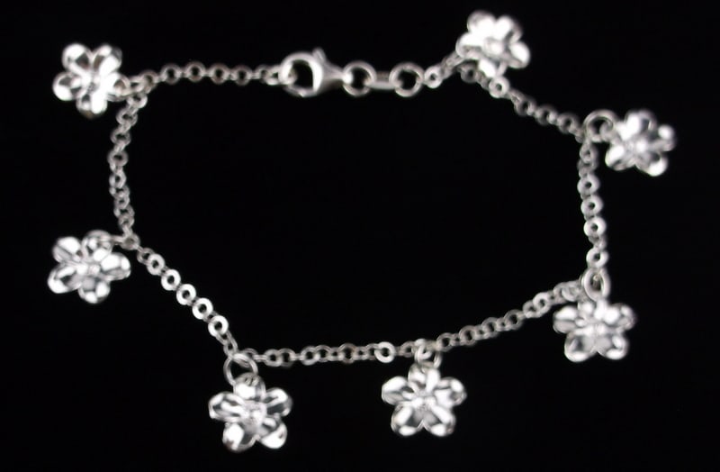 New Sterling Silver Flower Chain Bracelet 7.75": Solid Sterling Silver Guaranteed, in Brand New Never Worn Condition.