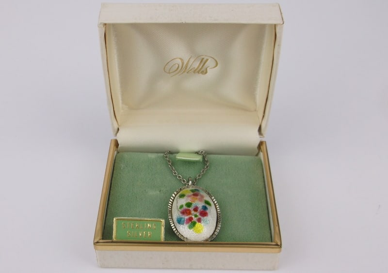 New Boxed 1960s Wells Sterling Silver Pendant Necklace 16": Solid Sterling Silver Guaranteed, in Brand New Never Worn Condition.