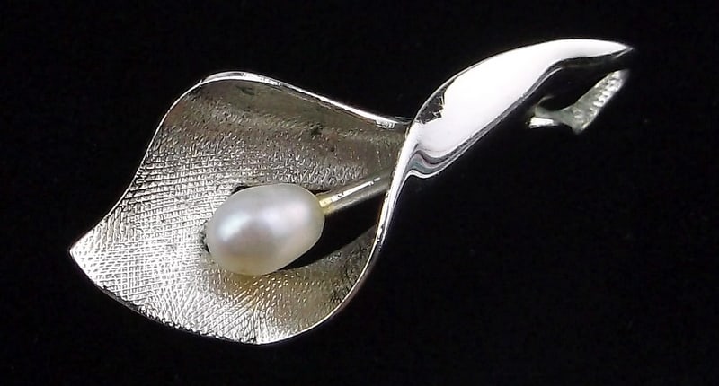 Mint Vintage 1960s Sterling Silver Pearl Pendant: Guaranteed Solid 925 Sterling Silver, in Excellent Condition