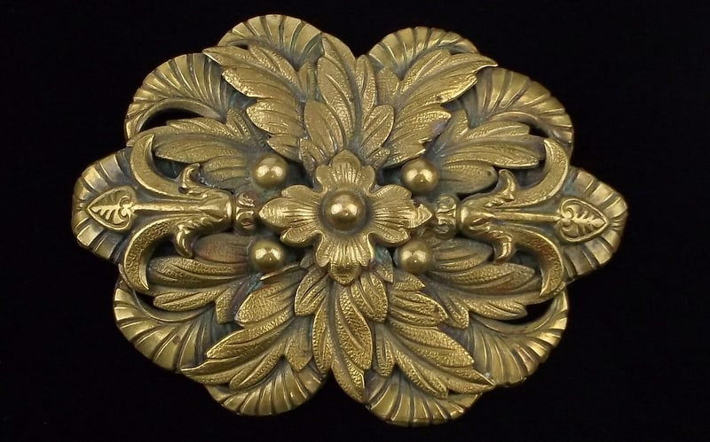 Mint Antique 1890s Victorian Crest Leaf Brooch Art Nouveau: Mint Condition, In Like New Condition, Perfect