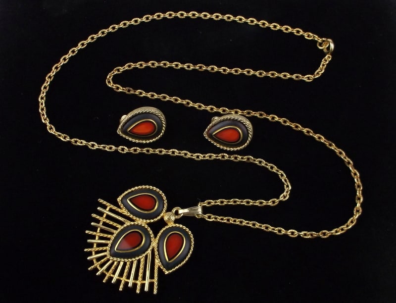 Stunning Vint 1960s Sarah Coventry MOP Necklace Earrings 26": excellent condition
