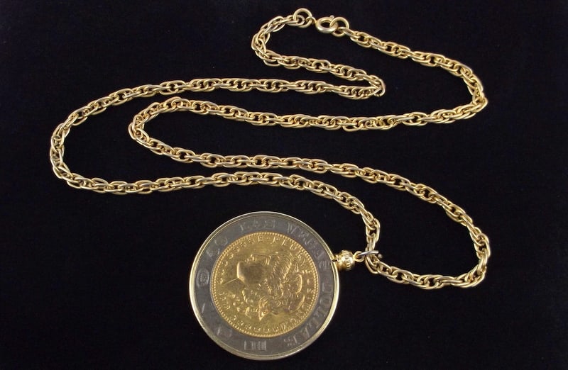 Gorgeous Vintage Las Vegas Coin Style Pendant Necklace 24": excellent condition