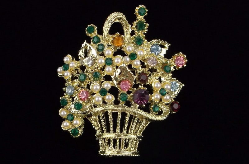 New Big Vint 1960s Rhinestone Flower Basket Brooch: new condition