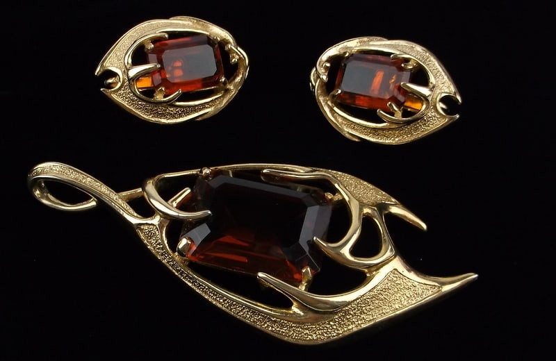 Mint Vint 1960s MOD Sarah Coventry Pendant Earrings Set (1 of 2)