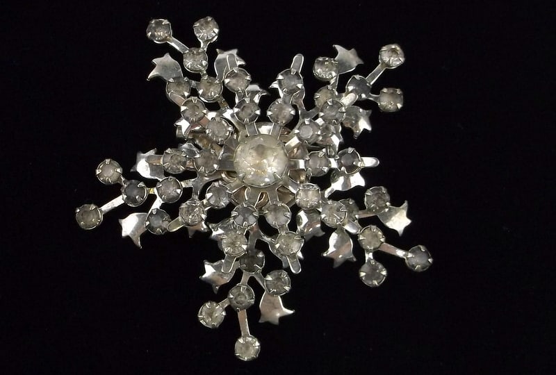 Gorgeous Vint 1950s Rhinestone Snowflake Brooch: excellent condition
