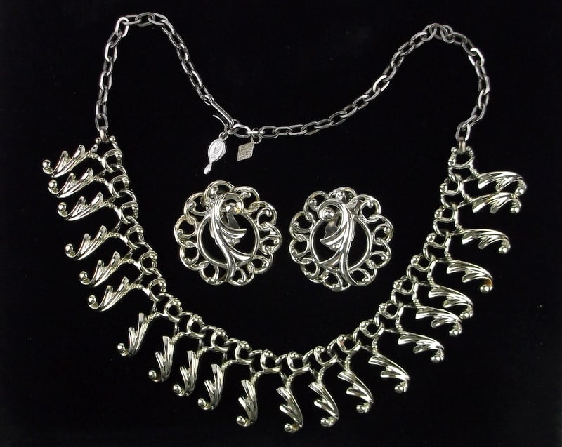 Mint Vint 1960s Sarah Coventry Necklace Earrings Set 17": Mint Condition, In Like New Condition, Perfect