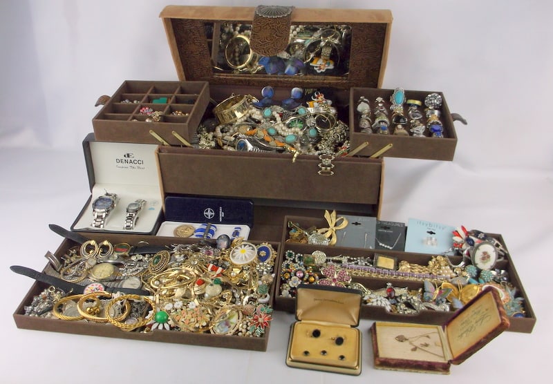 HUGE Vintage Estate Jewelry Box Lot FULL Of Vintage Jewelry (1 of 18)
