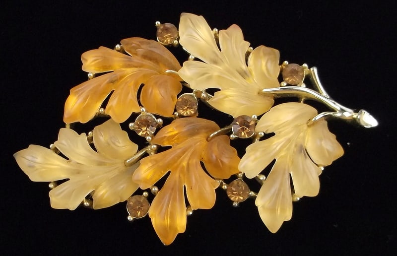 Big Mint Vint 1960s Lisner Lucite Rhinestone Brooch (1 of 3)