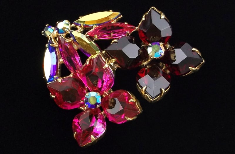 Mint Vintage 1940s Czech Glass Dazzling Brooch: Mint Condition, In Like New Condition, Perfect