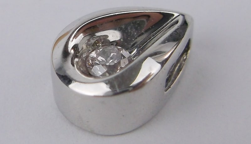 Mint Thick Vintage 10kt White Gold Diamond Teardrop Pendant (1 of 4)