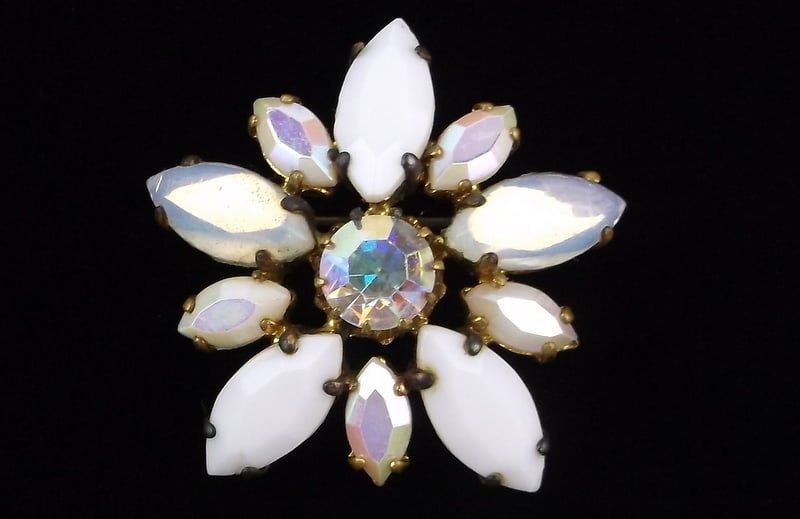 Gorgeous 1940s Austria Crystal Rhinestone Brooch: beautiful Condition