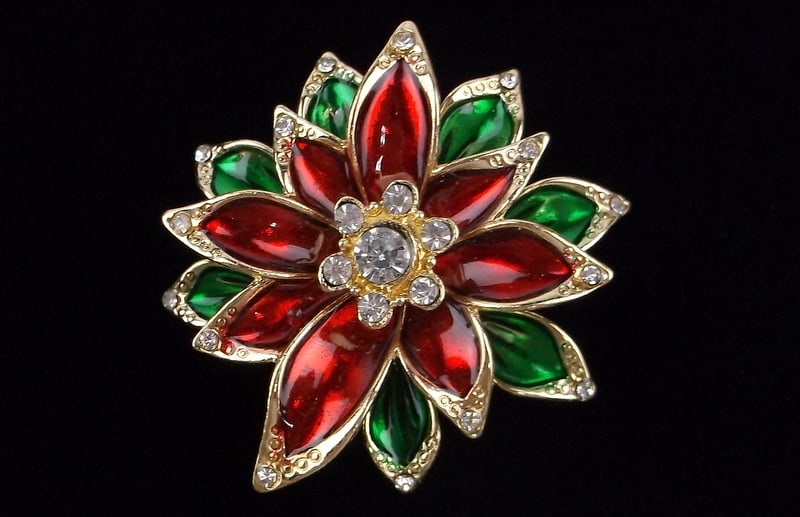 New Boxed Monet Rhinestone Poinsettia Christmas Brooch: new condition