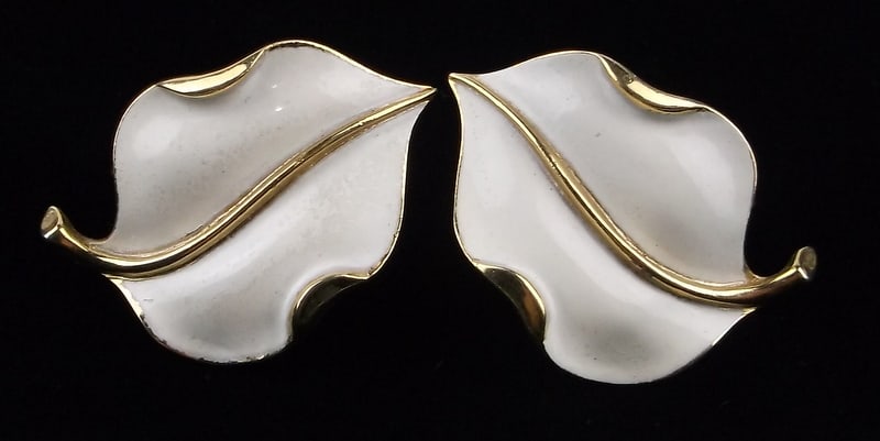 New Vintage 1960s Crown Trifari Enameled Earrings: new condition