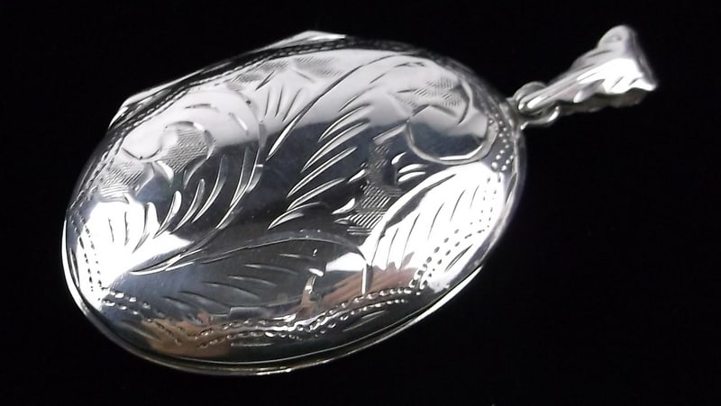 Mint Vint Big Thick Sterling Silver Ornate Locket Pendant: Guaranteed Solid 925 Sterling Silver, in Excellent Condition