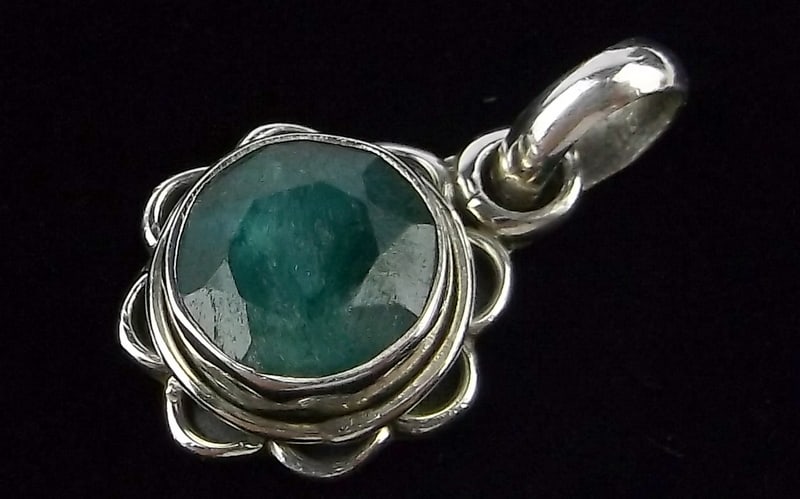 New Designer Sterling Silver 1ct Emerald Pendant (1 of 2)