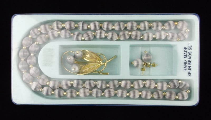New Vintage 1960s Brooch Necklace Earrings Set 20": new condition