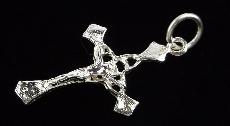 New Vintage Sterling Silver Cross Pendant: Solid Sterling Silver Guaranteed, in Brand New Never Worn Condition.