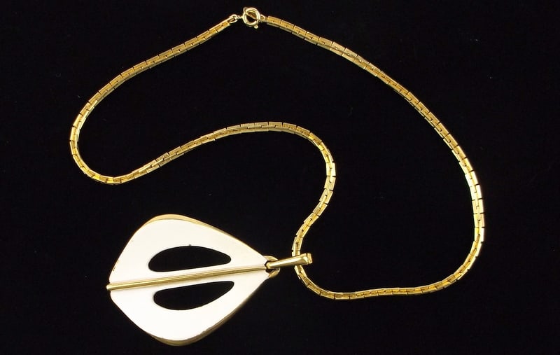 Stunning Vintage 1960s Crown Trifari Necklace 16" (1 of 3)