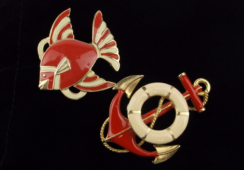 Stunning Vint Enameled Fish Anchor Yacht Club Brooch Set: excellent condition