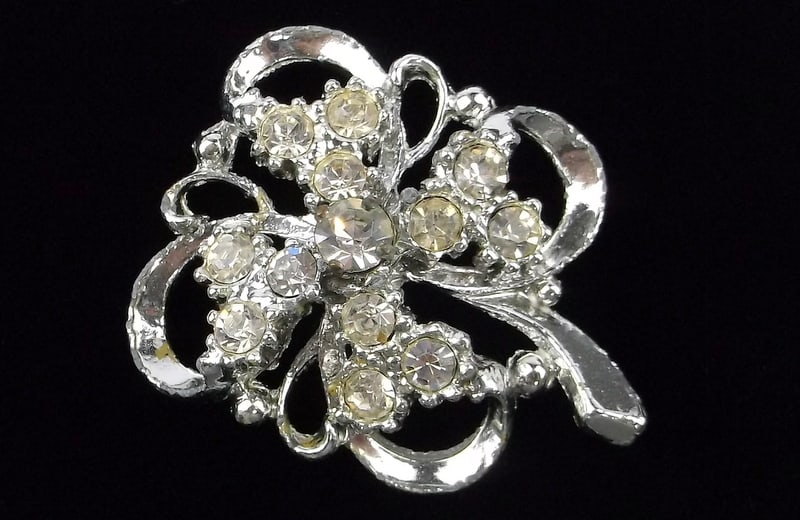 Gorgeous Vintage 1940s Rhinestone Shamrock Brooch: excellent condition