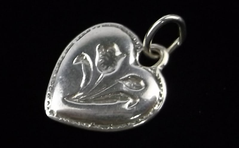 Mint Vintage Sterling Silver Tulip Heart Pendant (1 of 2)