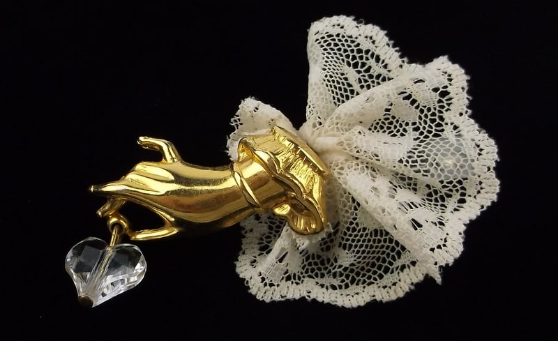 Mint Vintage 1950s Hand and Lace Brooch (1 of 2)