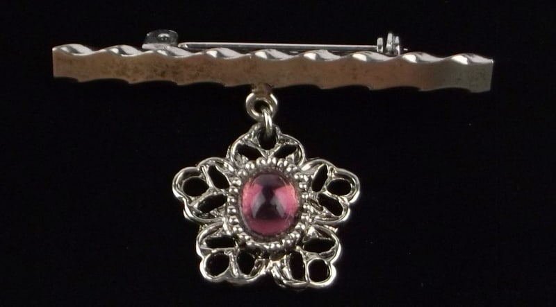 Mint Vintage 1960s Rhinestone Drop Sway Broch: Mint Condition, In Like New Condition, Perfect