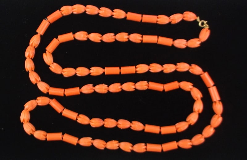 Stunning Vintage 1960s MOD Celluloid Necklace 50": excellent condition