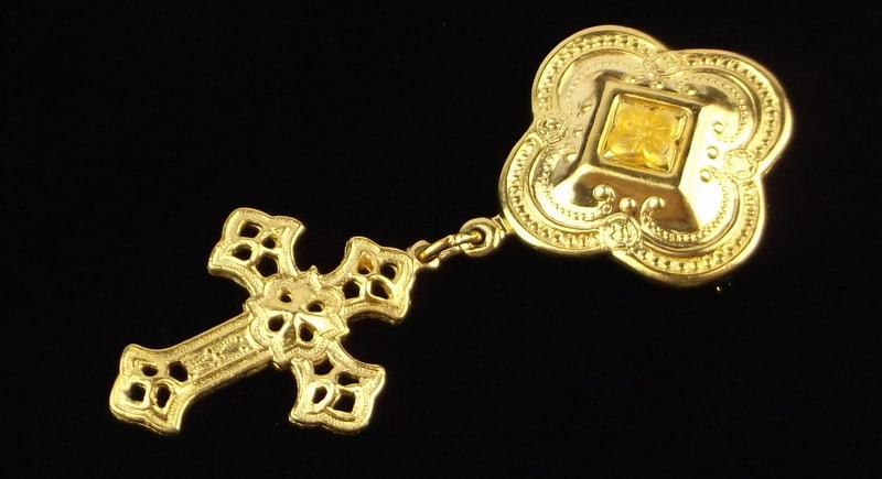 Mint Vintage Cross Sway Brooch: Mint Condition, In Like New Condition, Perfect