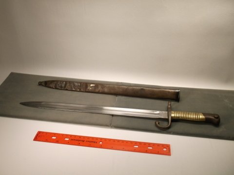 Rare WWII Solingen German? Bayonetta Knife: WWII Era I believe, def original, and old. 20 Inch long, sheath has some bumps etc. Blade appears pretty nice and says wyersberg kirshenum & Co. Solingen, Modelo Argentino 18 D 3651B15