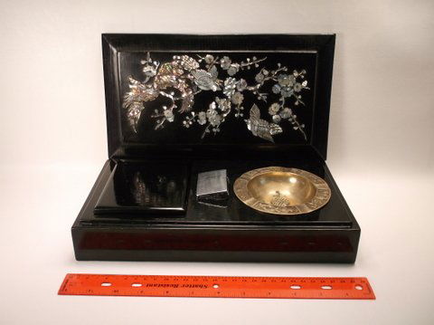 Beautiful Vintage Abalone Inlay Oriental Smoke Box: .