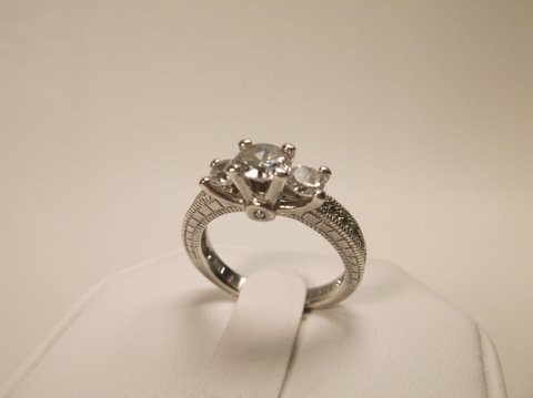 Beautiful Sterling Silver Wedding Ring Size 6.5: .