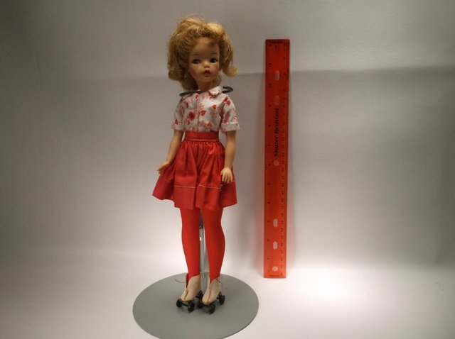 Vintage Ideal Roller Skating Tammy Doll: .
